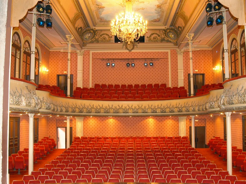 Theatre-de-Lisieux-Pays-d-Auge-salle[1].jpg